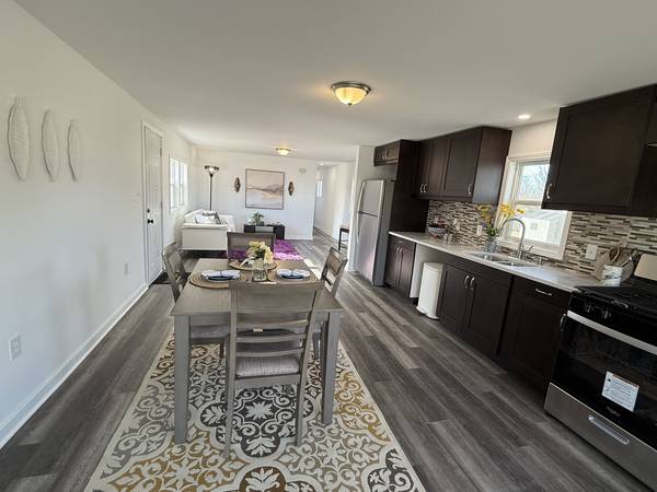 237 Blackthorn RD, Matteson, IL 60443