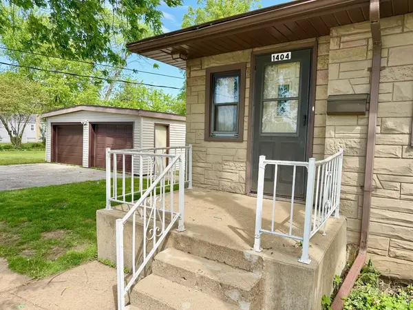 1404 Plain ST, Peru, IL 61354