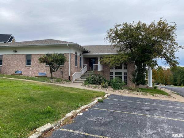 2705 HAPPY JOE DR, Bettendorf, IA 52722
