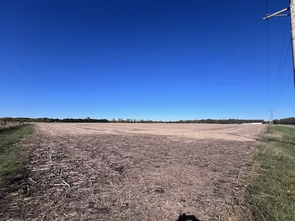 0000 White Pigeon RD, Weldon, IL 61882