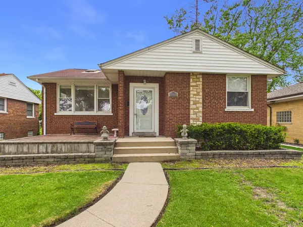 2308 Stratford AVE, Westchester, IL 60154