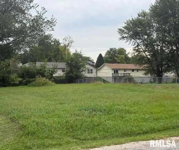 1013 14th ST, Silvis, IL 61282