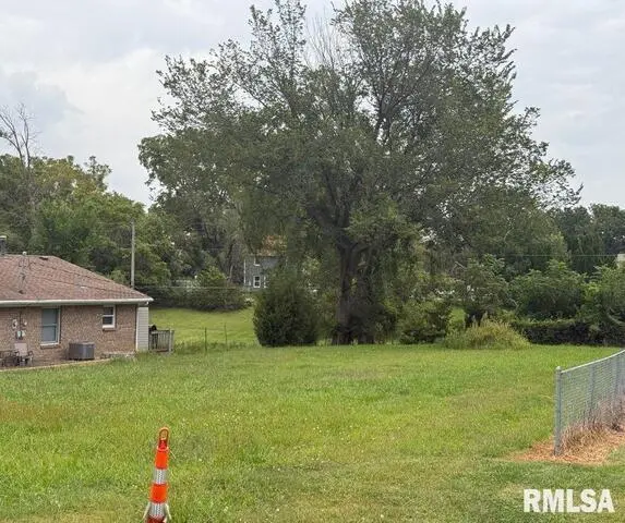1013 14th ST, Silvis, IL 61282