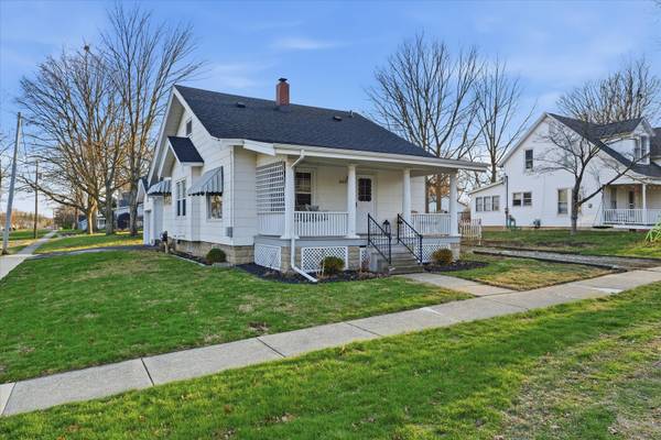 107 E Dunbar ST, Mahomet, IL 61853