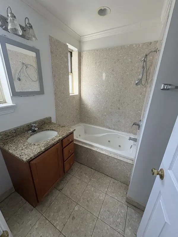 917 E 78th ST #102E, Chicago, IL 60620