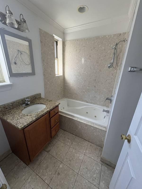 917 E 78th ST #102E, Chicago, IL 60620