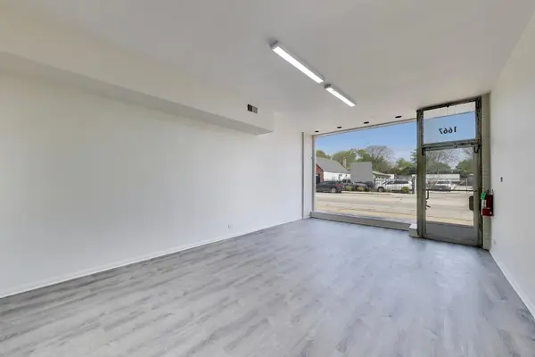 1667-1675 E oakton ST, Des Plaines, IL 60018