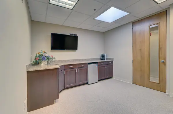10555 W Cermak RD #1W, Westchester, IL 60154