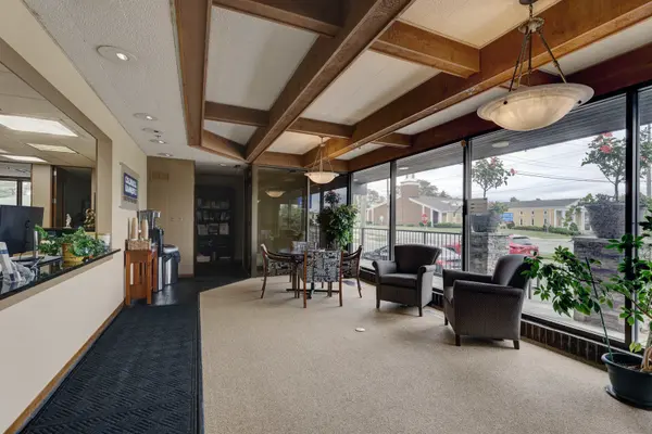 10555 W Cermak RD #1W, Westchester, IL 60154