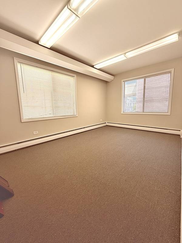 9 County ST, Waukegan, IL 60085