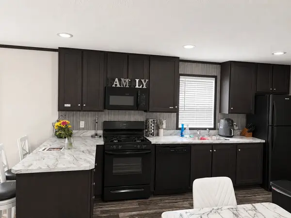 1014 NW Alma CIR, Round Lake, IL 60073