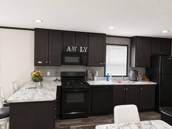 1014 NW Alma CIR, Round Lake, IL 60073