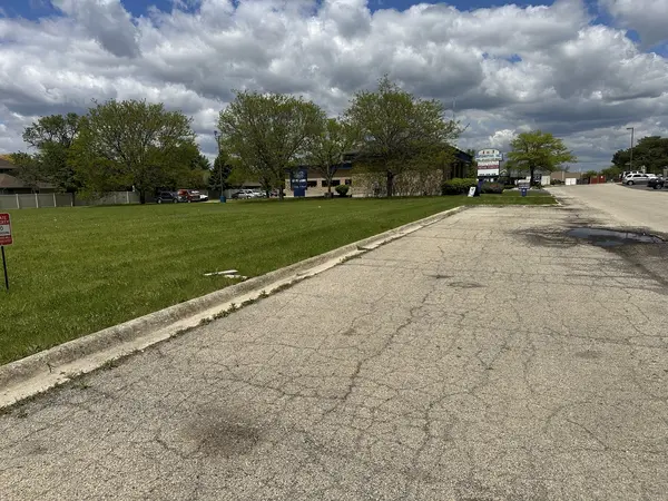 99 W Merchants DR, Oswego, IL 60543