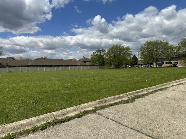 99 W Merchants DR, Oswego, IL 60543
