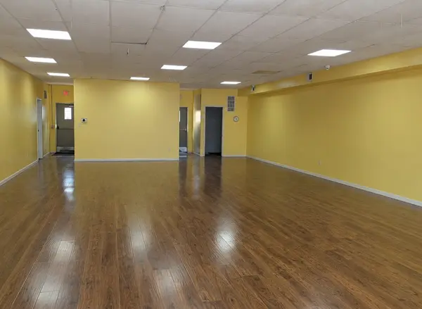 1157 E Algonquin RD, Des Plaines, IL 60016