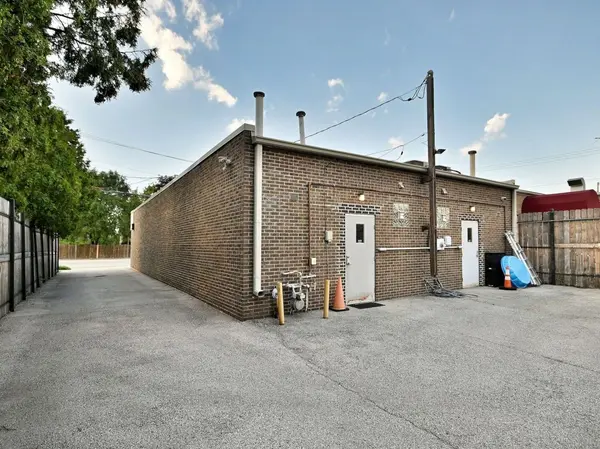 1157 E Algonquin RD, Des Plaines, IL 60016