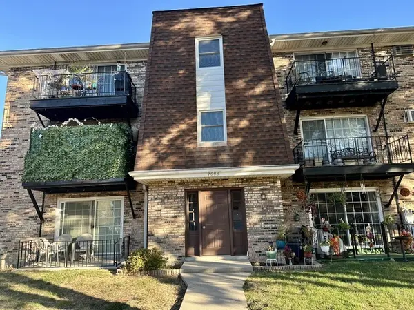 7008 Oconnell DR #201, Chicago Ridge, IL 60415