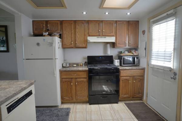 375 Meadow Green LN, Round Lake Beach, IL 60073