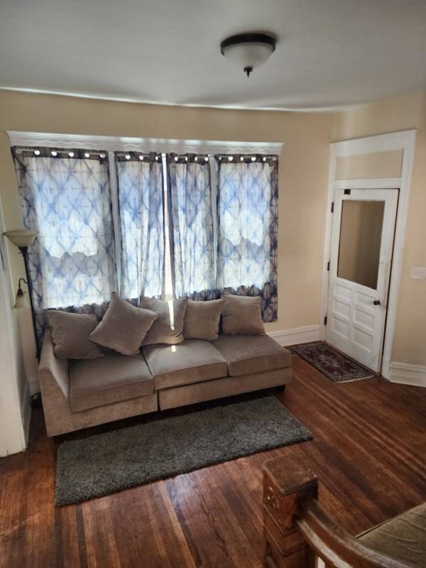435 W Winneconna Pkwy, Chicago, IL 60620