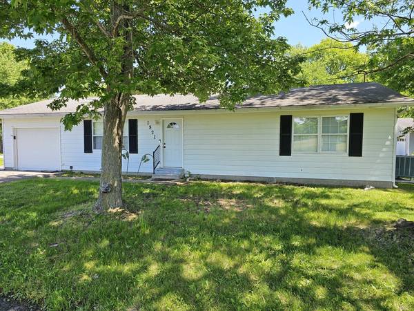 1521 Triangle ST, Mt Vernon, IL 62864