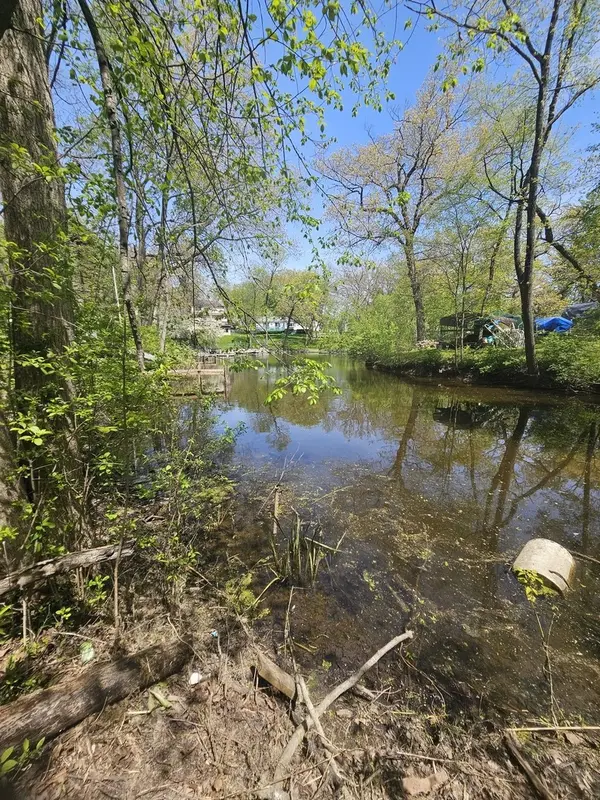 38581 N Hillandale DR, Spring Grove, IL 60081