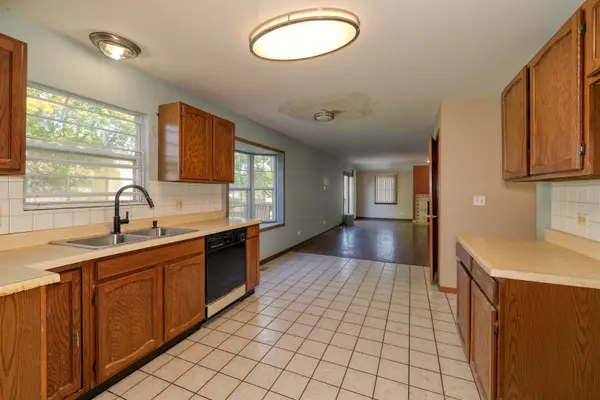 130 Canton LN, Streamwood, IL 60107