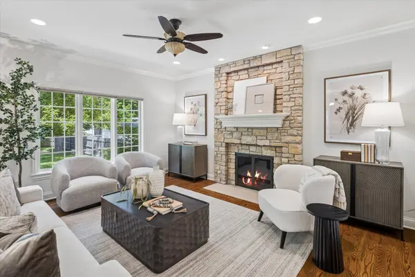 639 N Wright ST, Naperville, IL 60563