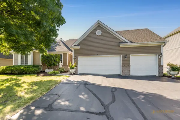 6 Sherwood CT, Lake In The Hills, IL 60156