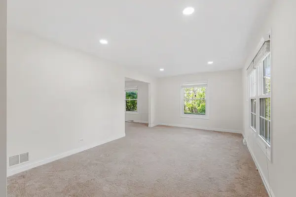 1115 Antique LN, Northbrook, IL 60062
