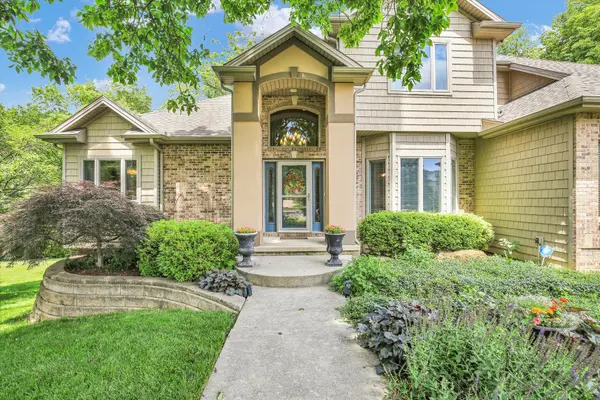 1516 River Bluff DR, Mahomet, IL 61853