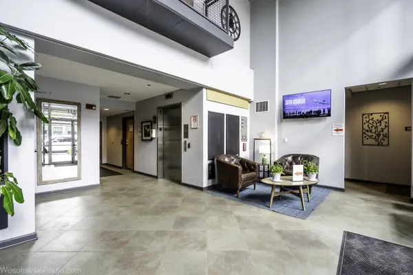 1122 W Catalpa AVE #603, Chicago, IL 60640