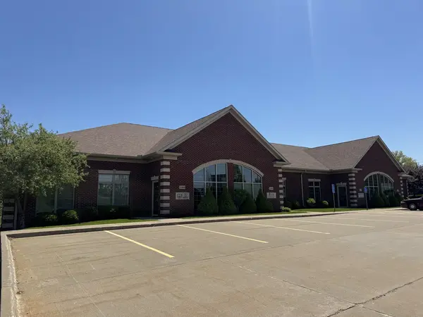 3285 Utica Ridge RD, Bettendorf, IA 52722