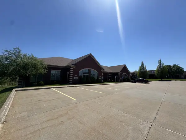 3285 Utica Ridge RD, Bettendorf, IA 52722