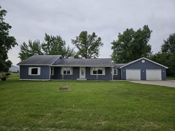 418 S 1st ST, Clay City, IL 62824