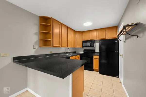 6010 Forest View RD #1B, Lisle, IL 60532