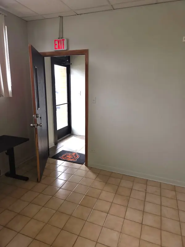 10616 S Roberts RD, Palos Hills, IL 60465