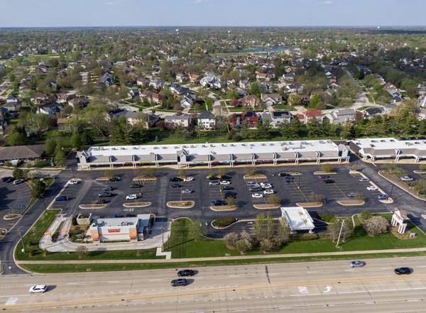 1600 W Algonquin RD, Hoffman Estates, IL 60192