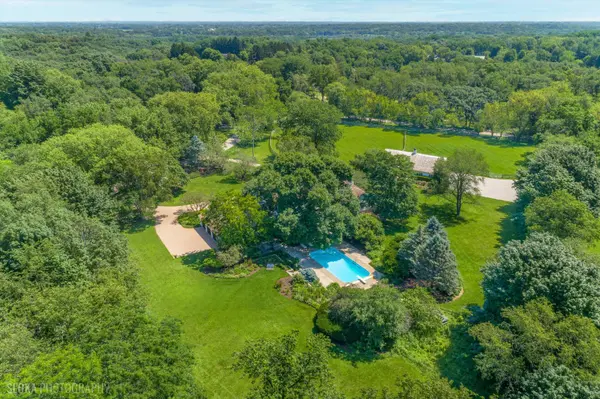 13 Deepwood RD, Barrington Hills, IL 60010