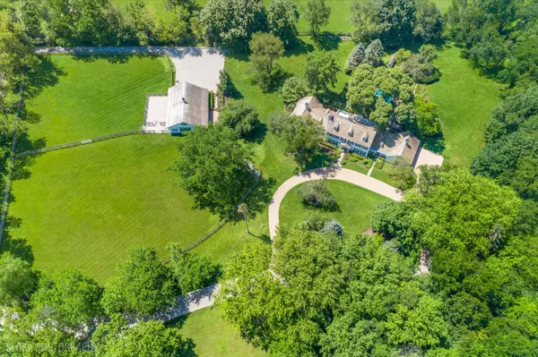 13 Deepwood RD, Barrington Hills, IL 60010