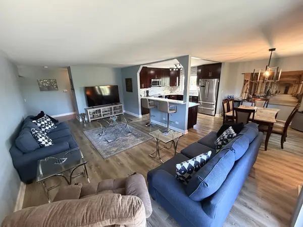 9375 Landings LN #404, Des Plaines, IL 60016