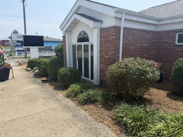 201 W Broadway BLVD, Johnston City, IL 62951
