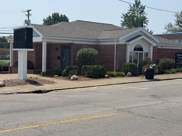 201 W Broadway BLVD, Johnston City, IL 62951