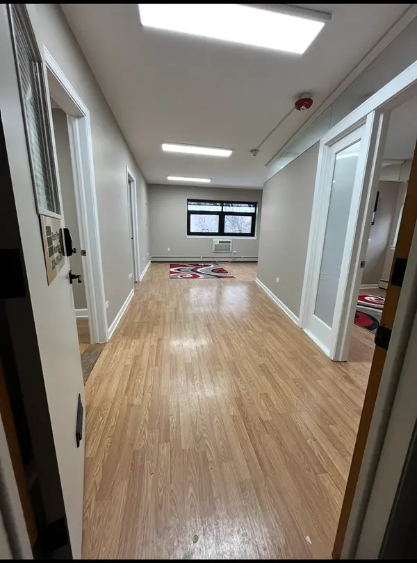 1545 Waukegan RD #2-8, Glenview, IL 60025