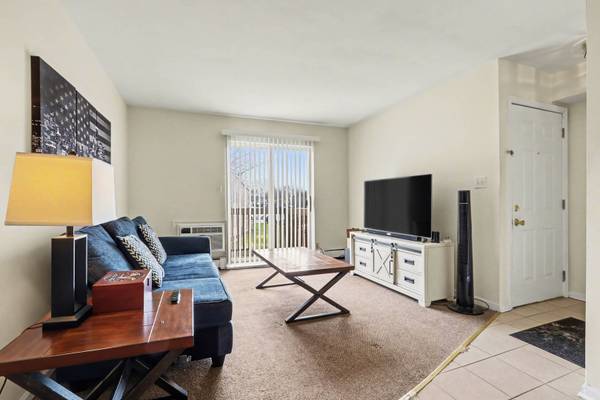 1900 Light RD #210, Oswego, IL 60543