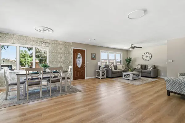 105 W Price ST, Eldridge, IA 52748