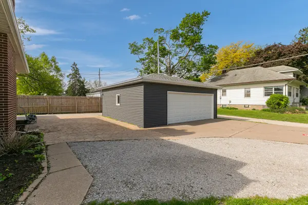 105 W Price ST, Eldridge, IA 52748
