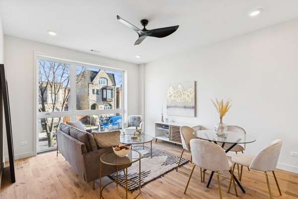 4208 S Calumet AVE #201, Chicago, IL 60653