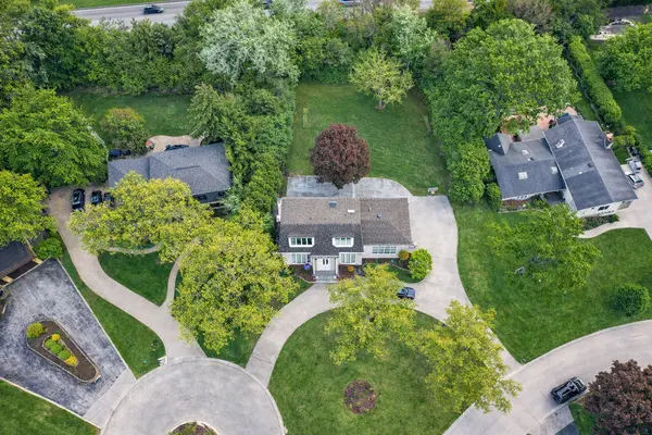 15 DEVONSHIRE DR, Oak Brook, IL 60523