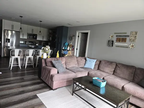 1501 Darien Lake DR #208, Darien, IL 60561