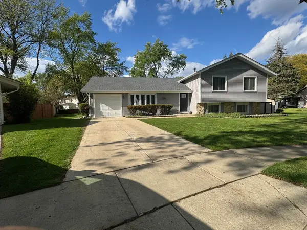 1812 Downey CT, Hanover Park, IL 60133